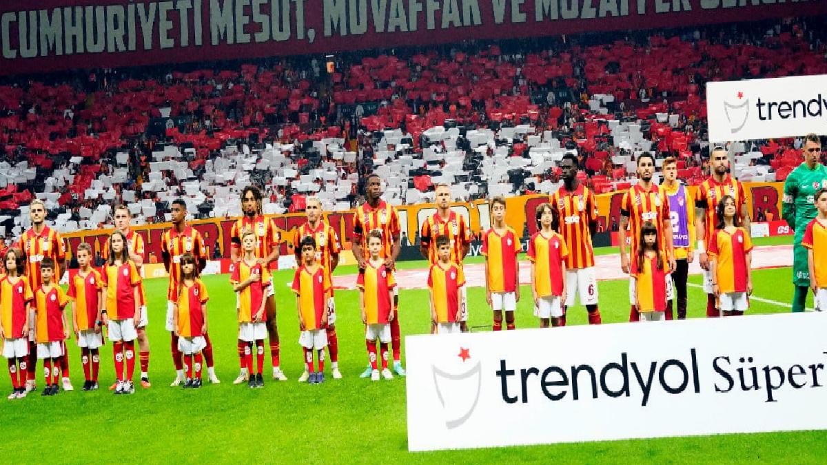 Derbide Filistin için saygı duruşu!