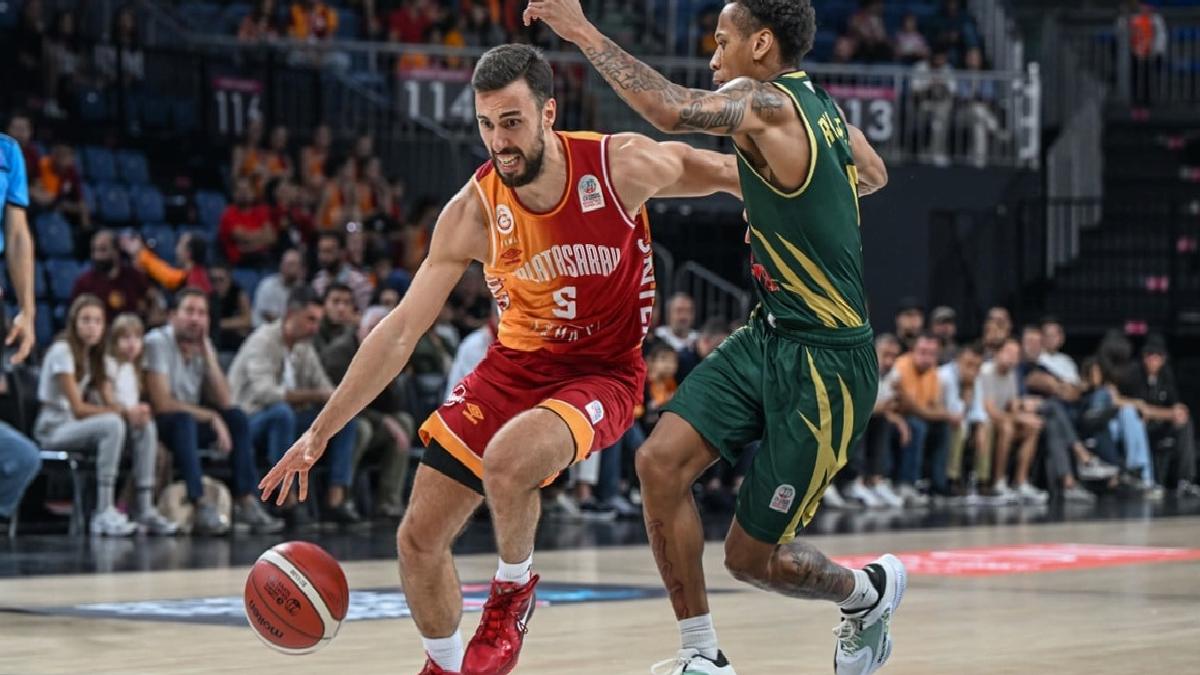 Galatasaray evinde Manisa Büyükşehir Belediyespor'u mağlup etti