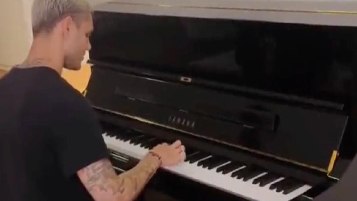 Icardi'den piyano performansı! 'Aşkın Olayım' çaldı