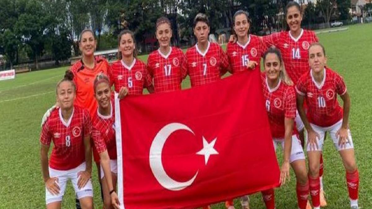 İşitme Engelliler Kadın Milli Futbol Takımı göğsümüzü kabarttı!
