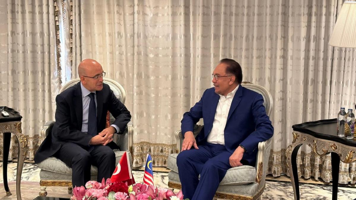 Mehmet Şimşek, Malezya Başbakanı ile buluştu