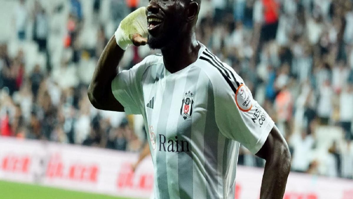 Omar Colley, Vincent Aboubakar ile hücum çalışıyor