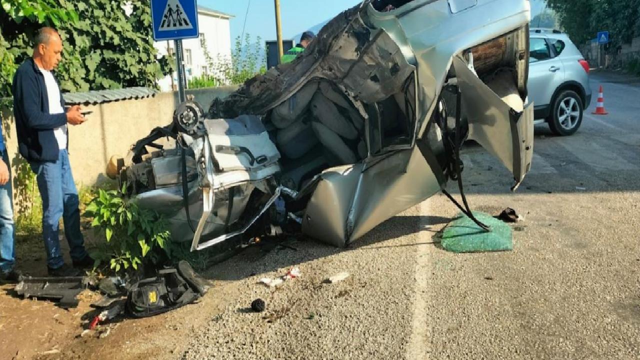 Osmaniye'de feci kaza: İki araba baş başa çarpıştı, yaralılar var!