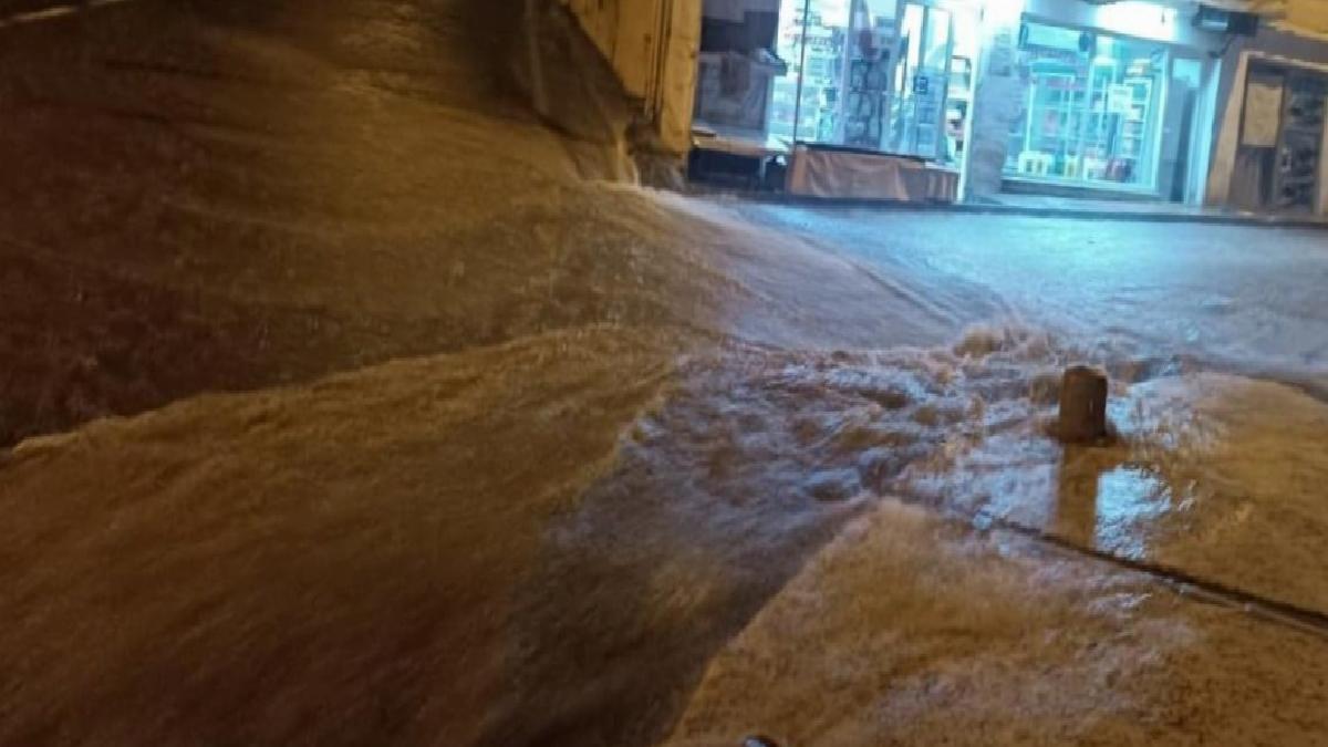 Samsun’da şiddetli yağış! Yollar göle döndü