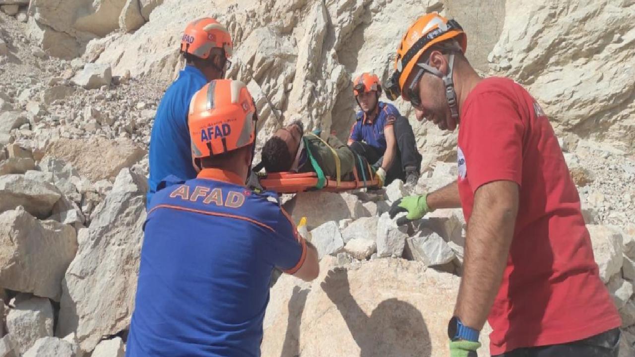 Sonda taş ocağına düşen kaçak göçmeni AFAD kurtardı