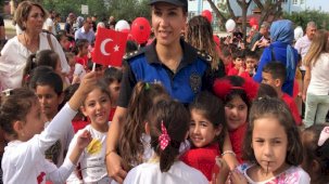 Adana'da Cumhuriyet'in 100. yılına özel polis korteji