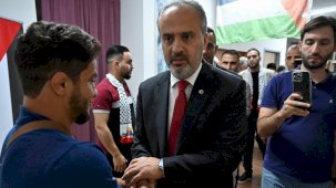 Alinur Aktaş'tan Filistin Evi Derneği’ne taziye ziyareti