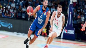 Anadolu Efes, sahasında Karşıyaka'yı 101-85 yendi