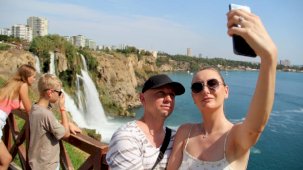 Antalya'da turist yoğunluğu! Düden Şelalesi'nde sonbahar manzarası mest etti