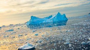 Antarktika'nın eriyen buzulları, okyanuslara 7.5 trilyon ton su saldı