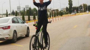 Bursa'da hayatındaki her şey ters gidince bisiklete ters bindi: Nasrettin Hoca'dan ilham aldım...