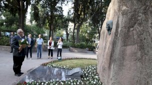 Celal Şengör, Zübeyde Hanım anıtıyla konuştu