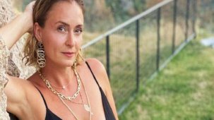 Ceyda Düvenci'den bikini çıkışı!