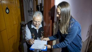 Duygu seli yaşattı! Cumhuriyet'in 100. Yılı'na yazılan mektuplar sahiplerine ulaştırılıyor