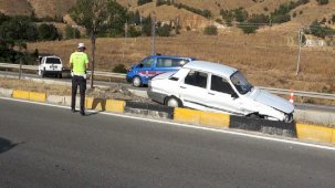 Ehliyetsiz şoför trafikte terör estirdi: 2 hekim yaralı