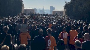 Galatasaray, Beşiktaş derbisi öncesi Anıtkabir'i ziyaret etti