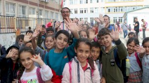 Gaziantep'te 44 dil bilen ingilizce öğretmeni: İnanmayan test edebilir