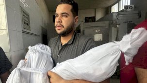 Gazze'de aileler cenazeleri teslim alıyor! Hastane önlerinde yoğun kalabalık oluştu...