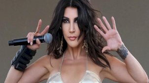 Hande Yener, Simge Sağın'a gönderme yaptı! 'Başka takımın maçına gitmezdim'