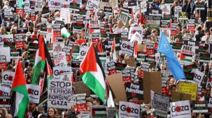 İngiltere'de Filistin'e destek yürüyüşü: Gazze'de soykırım var!