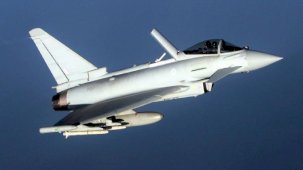 İngiltere'nin Eurofighter Typhoon savaş uçakları Polonya'da konuşlandırıldı