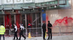 İsrail-Filistin çatışmaları: BBC binası kırmızıya boyandı