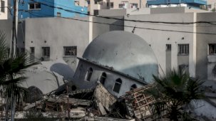 İsrail, Gazze'de 32 camiyi harap etti