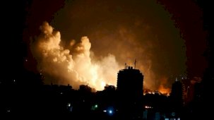 İsrail, Gazze'de sivillerin sığındığı tarihi kiliseyi vurdu