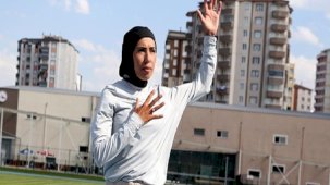 KADEM'den başörtülü atlet yasağına kampanya ile reaksiyon