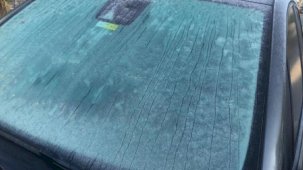 Kars'a kış geldi! Araçların camları buz tutmaya başladı