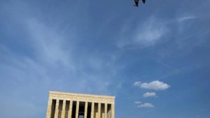 Nefesler tutuldu: SOLOTÜRK, Anıtkabir üzerinde prova uçuşu yaptı