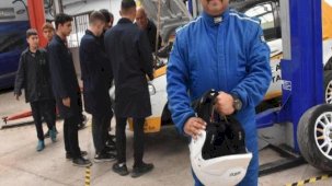 Öğrenciler yarış aracı yaptı; ralli pilotu okul müdürü 2 kupayla döndü!