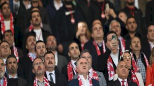 Osman Aşkın Bak: Milletimize bu sevinci yaşattığımız için mutluyuz