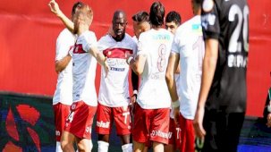 (ÖZET) Beş gollü maçta kazanan Sivasspor oldu