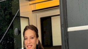 Serenay Sarıkaya karavanda