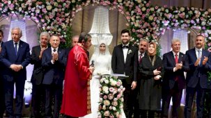 Tevfik Göksu'nun mutlu günü: Kızının nikahını kıydı