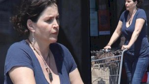 Ünlü yıldızı zirvedeyken piyasadan silmişlerdi : İş toplantısına çağırdı, soyunup taciz etti... Yıllar sonra dava açtı