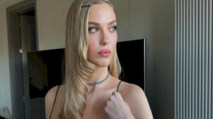 Yasemin Şefkatli'den karnı burnunda poz