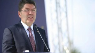 Yılmaz Tunç: Anayasa'nın darbecilerce yazılması değiştirmek için yeterli sebeptir