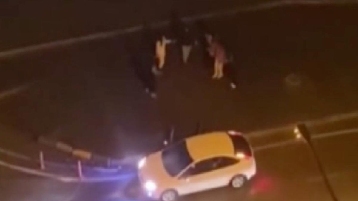 Adanalılar yine şaşırtmadı! Yağmura aldırış etmeden halay çektiler
