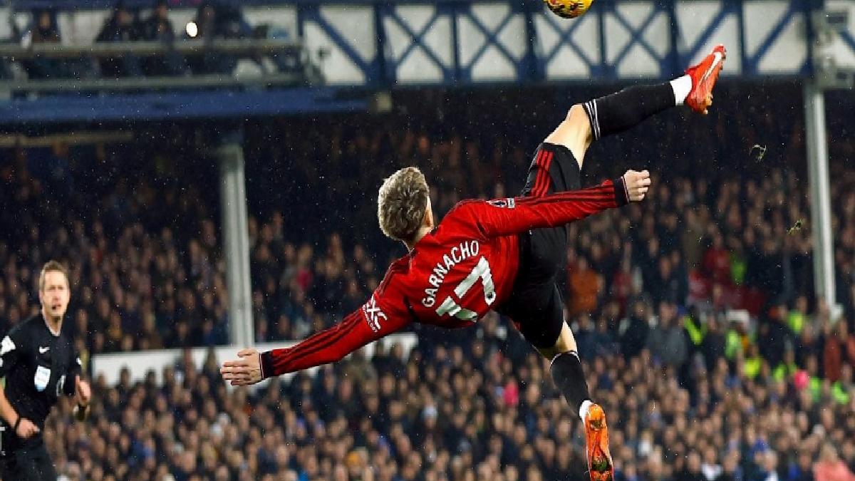 Alejandro Garnacho'dan Everton ağlarına harika röveşata golü