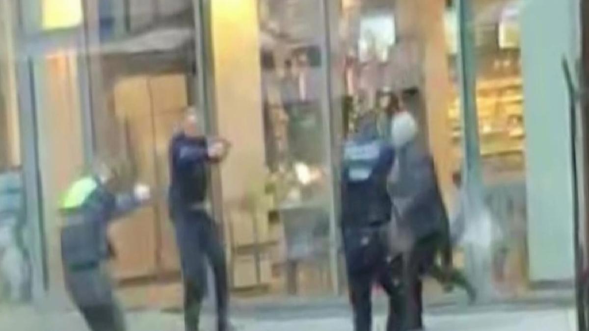 Alman polisinden bıçaklı saldırgana kurşun yağmuru