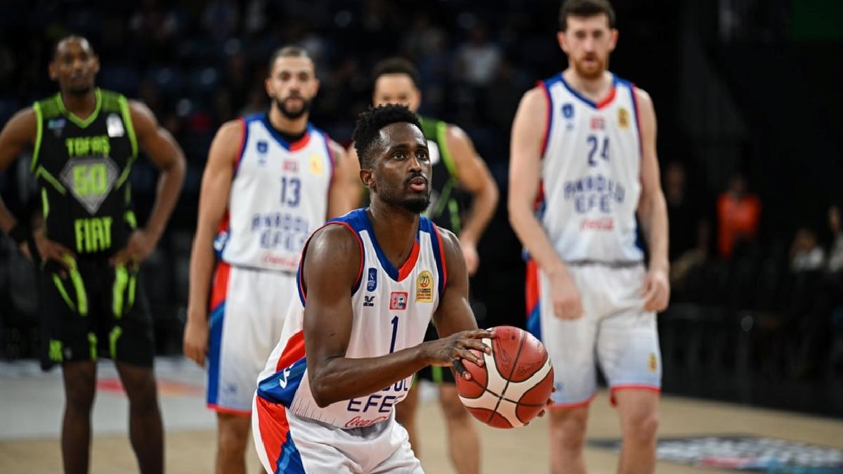 Anadolu Efes, TOFAŞ karşısında 10 sayı farkla güldü