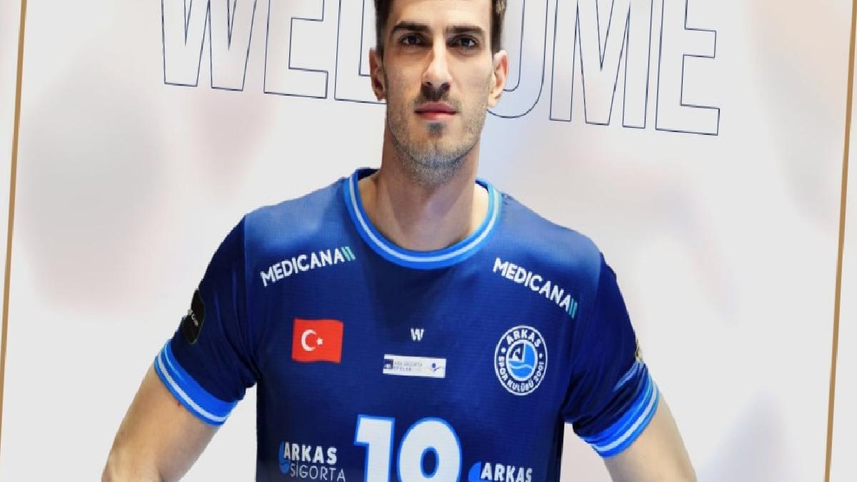 Arkas Spor, Nikolay Kartev'i renklerine bağladı