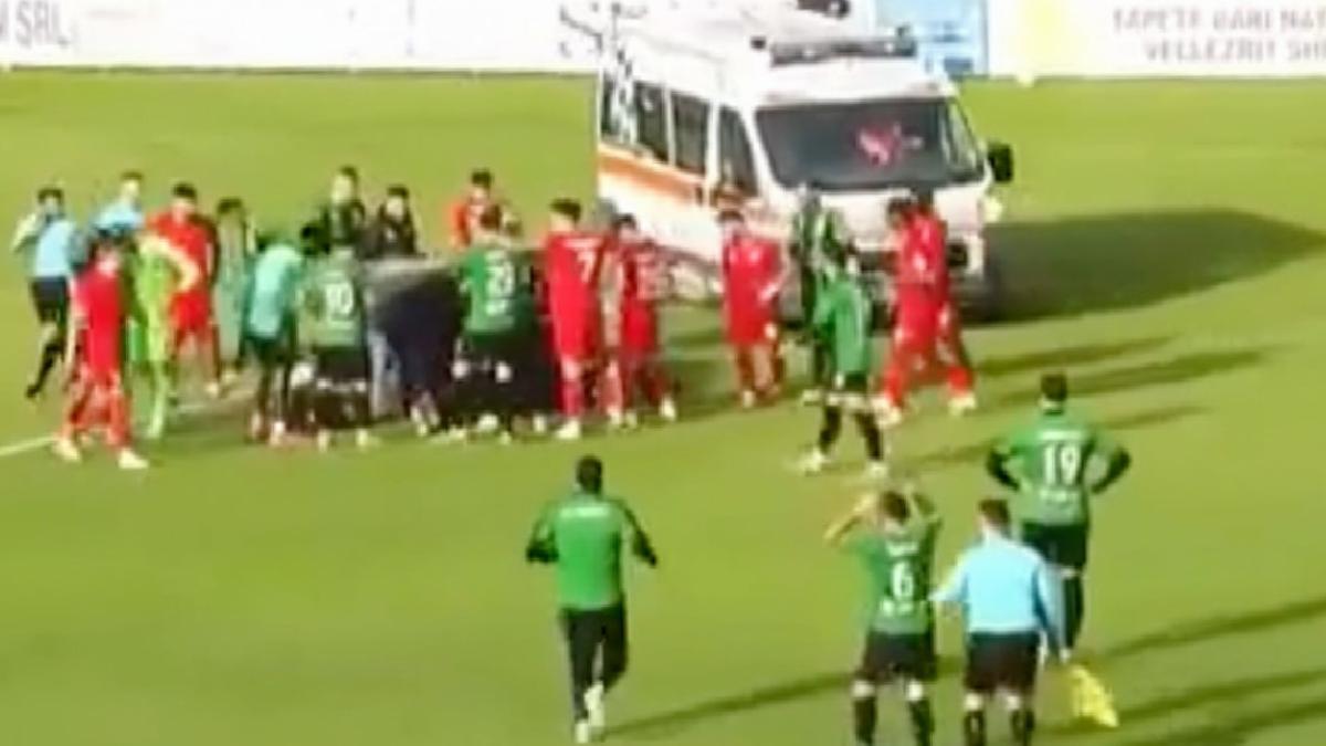 Arnavutluk'ta oynanan maç sırasında Raphael Dwamena hayatını kaybetti
