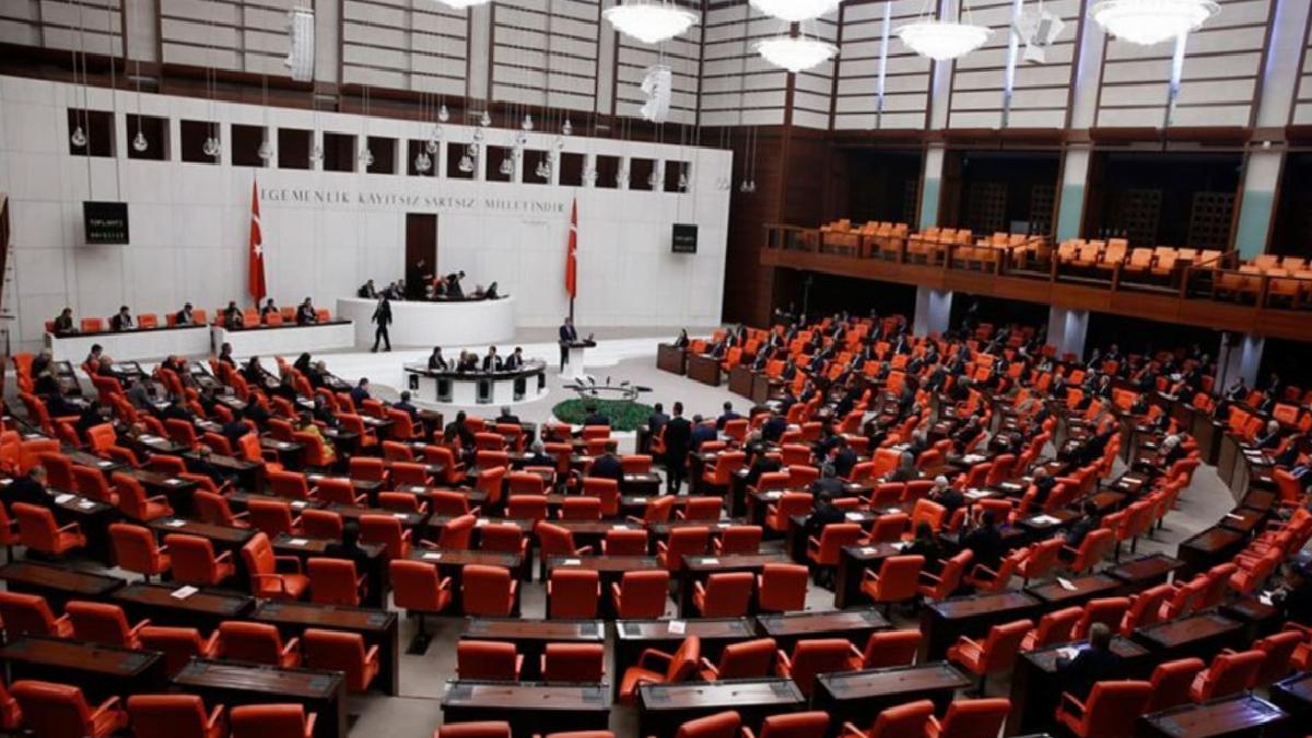 Evlenecek çiftlere 150 bin lira krediyi içeren kanun teklifi TBMM Genel Kurulu'nda