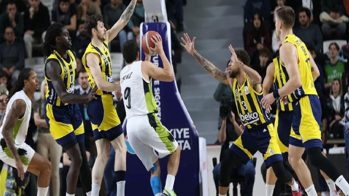 Fenerbahçe, Manisa deplasmanında galibiyeti aldı