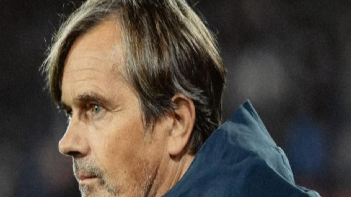 Fenerbahçe'nin eski çalıştırıcısı Phillip Cocu, Vitesse'den istifa etti