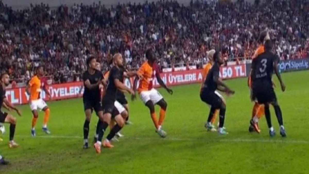 Galatasaray, Hatayspor maçının son anlarında 2 penaltı bekledi!