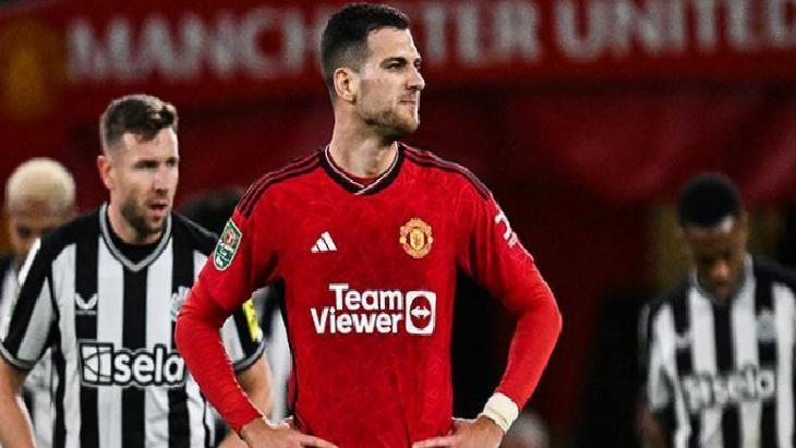 Galatasaray'ın rakibi Manchester United kupada darmadağın! 61 yıl sonra bir ilk